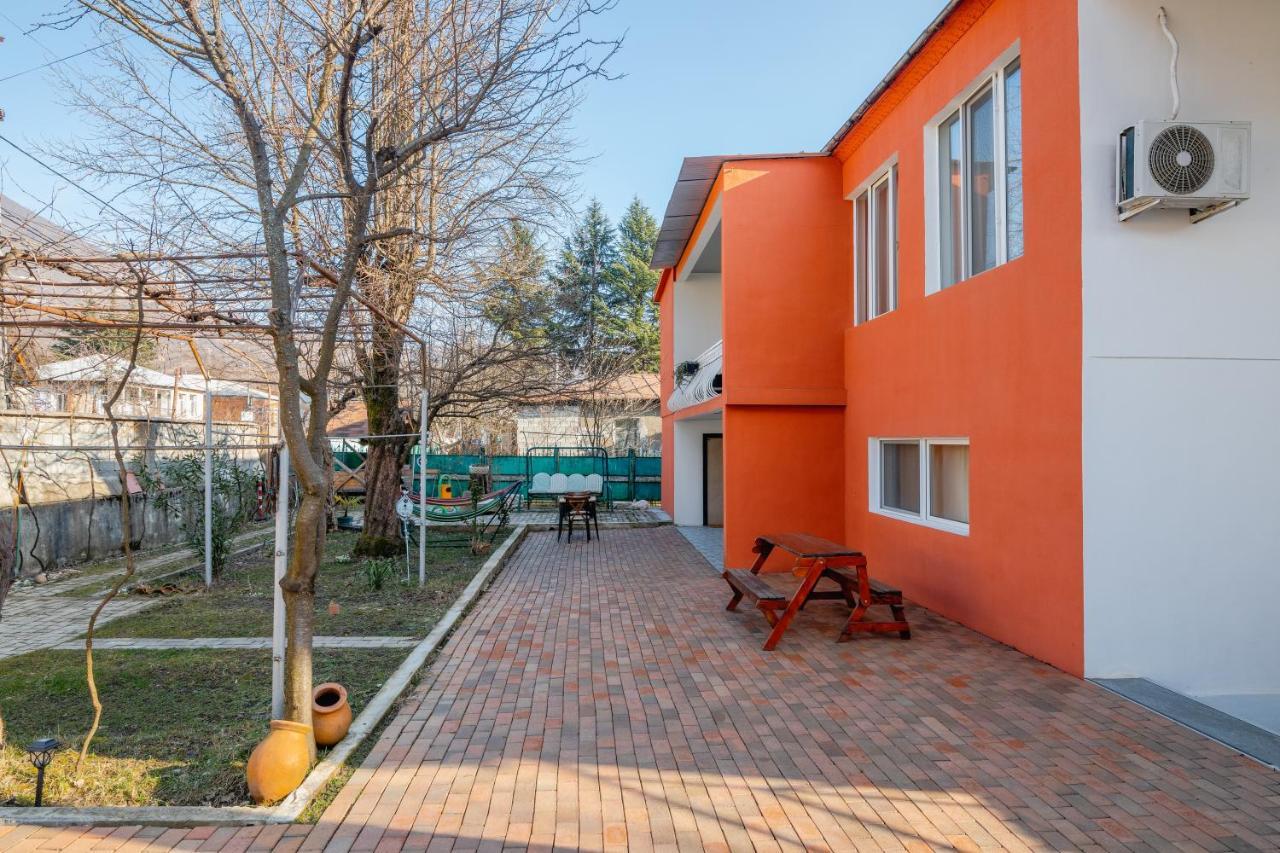 Khvamli 2002 Hotel Tsageri Екстериор снимка