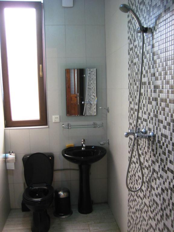 Khvamli 2002 Hotel Tsageri Екстериор снимка